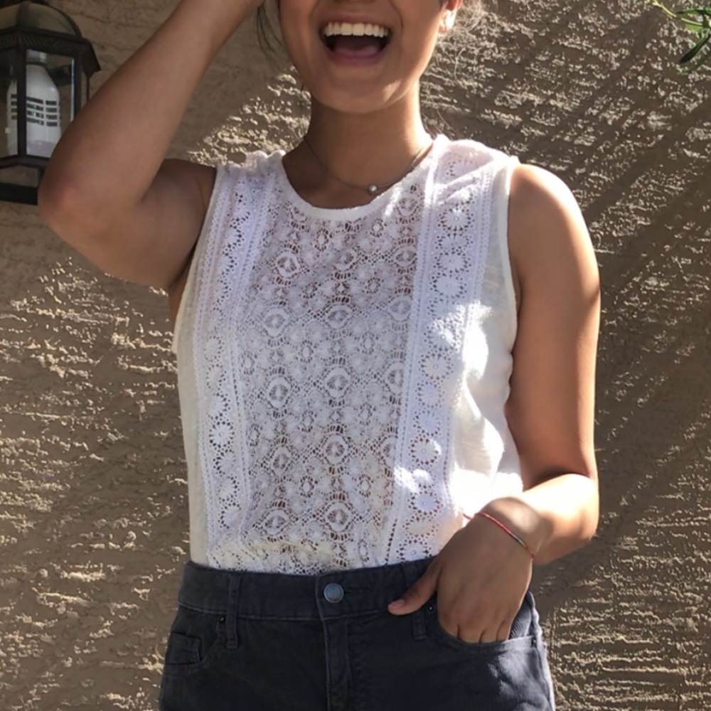 Vintage style embroidered tank 🎨